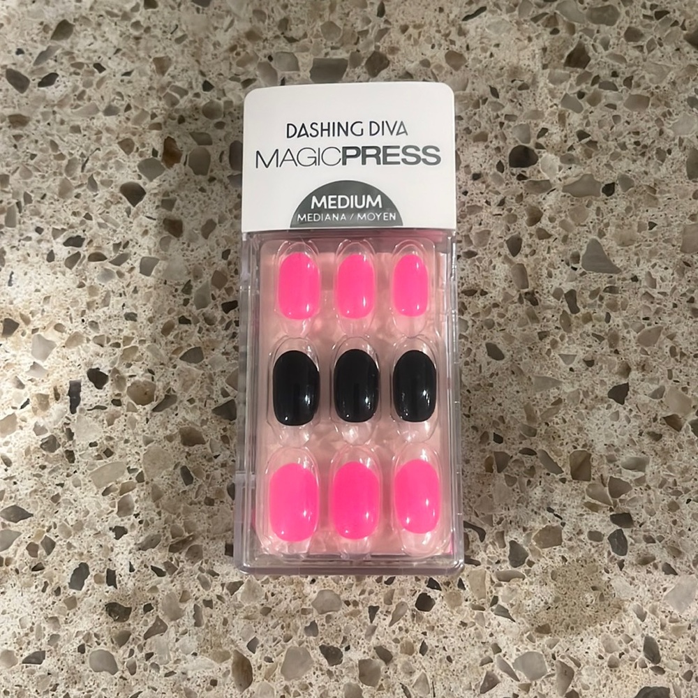 💕HP 2/27💕NIB! Dashing Diva Medium Magic Press press-on manicure 30 nails
